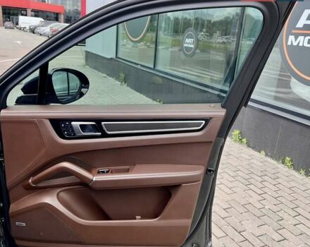 Сірий Порше Cayenne, об'ємом двигуна 4 л та пробігом 53 тис. км за 102000 $, фото 62 на Automoto.ua