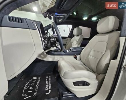 Сірий Порше Cayenne, об'ємом двигуна 4 л та пробігом 28 тис. км за 125000 $, фото 22 на Automoto.ua