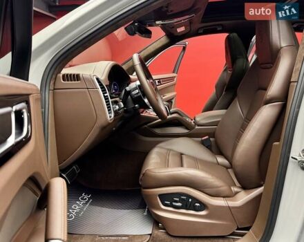 Сірий Порше Cayenne, об'ємом двигуна 4 л та пробігом 1 тис. км за 136900 $, фото 34 на Automoto.ua