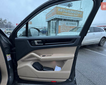 Серый Порше Каен, объемом двигателя 3 л и пробегом 81 тыс. км за 75000 $, фото 12 на Automoto.ua