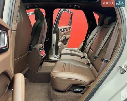 Сірий Порше Cayenne, об'ємом двигуна 4 л та пробігом 1 тис. км за 136900 $, фото 51 на Automoto.ua