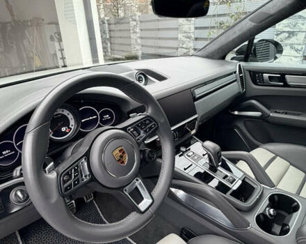 Серый Порше Каен, объемом двигателя 4 л и пробегом 38 тыс. км за 123840 $, фото 9 на Automoto.ua
