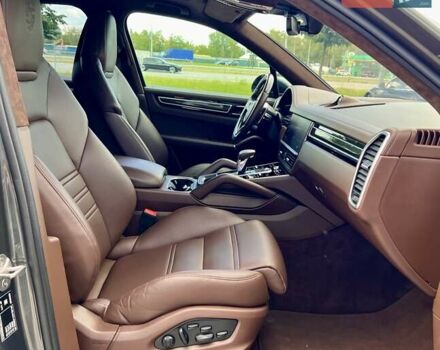 Сірий Порше Cayenne, об'ємом двигуна 4 л та пробігом 53 тис. км за 102000 $, фото 65 на Automoto.ua