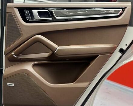 Сірий Порше Cayenne, об'ємом двигуна 4 л та пробігом 1 тис. км за 136900 $, фото 54 на Automoto.ua