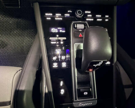 Серый Порше Каен, объемом двигателя 4 л и пробегом 38 тыс. км за 123840 $, фото 13 на Automoto.ua