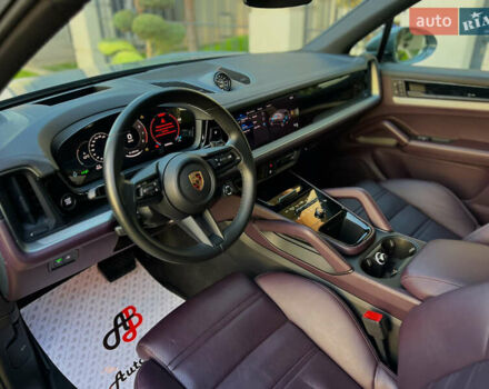 Сірий Порше Cayenne, об'ємом двигуна 3 л та пробігом 56 тис. км за 110000 $, фото 24 на Automoto.ua