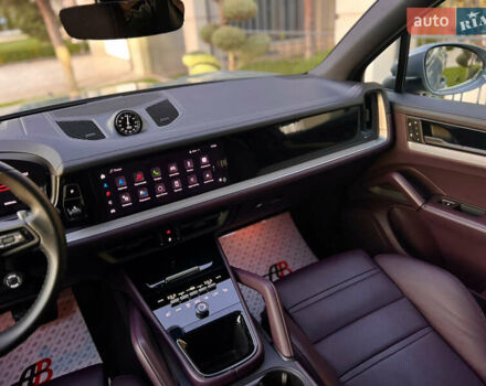 Сірий Порше Cayenne, об'ємом двигуна 3 л та пробігом 56 тис. км за 110000 $, фото 35 на Automoto.ua
