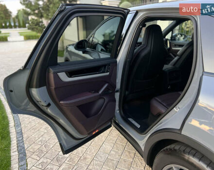Сірий Порше Cayenne, об'ємом двигуна 3 л та пробігом 56 тис. км за 110000 $, фото 28 на Automoto.ua
