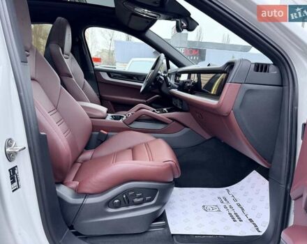 Серый Порше Каен, объемом двигателя 3 л и пробегом 1 тыс. км за 145999 $, фото 34 на Automoto.ua