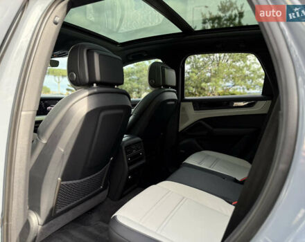 Сірий Порше Cayenne, об'ємом двигуна 3.98 л та пробігом 24 тис. км за 119900 $, фото 63 на Automoto.ua