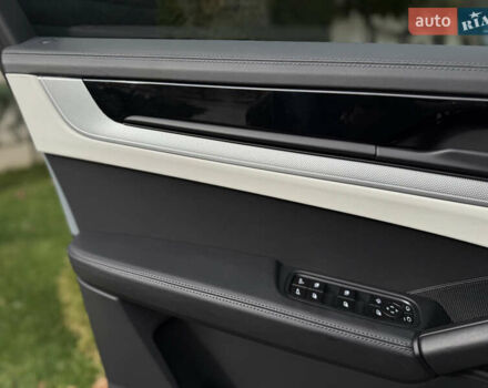 Сірий Порше Cayenne, об'ємом двигуна 3.98 л та пробігом 24 тис. км за 119900 $, фото 28 на Automoto.ua