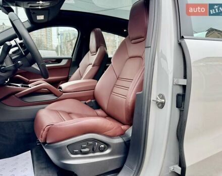 Серый Порше Каен, объемом двигателя 3 л и пробегом 1 тыс. км за 145999 $, фото 13 на Automoto.ua