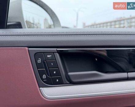 Серый Порше Каен, объемом двигателя 3 л и пробегом 1 тыс. км за 145999 $, фото 37 на Automoto.ua