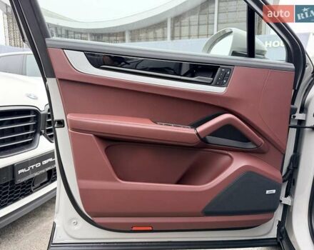 Серый Порше Каен, объемом двигателя 3 л и пробегом 1 тыс. км за 145999 $, фото 16 на Automoto.ua