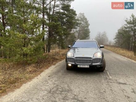 Серый Порше Каен, объемом двигателя 4.5 л и пробегом 308 тыс. км за 10000 $, фото 1 на Automoto.ua