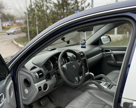 Синій Порше Cayenne, об'ємом двигуна 4.8 л та пробігом 220 тис. км за 4100 $, фото 10 на Automoto.ua