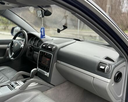 Синій Порше Cayenne, об'ємом двигуна 4.8 л та пробігом 220 тис. км за 4100 $, фото 13 на Automoto.ua