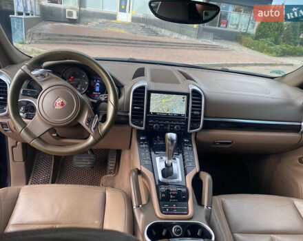 Синий Порше Каен, объемом двигателя 2.97 л и пробегом 300 тыс. км за 19962 $, фото 5 на Automoto.ua