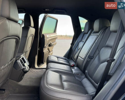 Синій Порше Cayenne, об'ємом двигуна 3 л та пробігом 153 тис. км за 34000 $, фото 33 на Automoto.ua