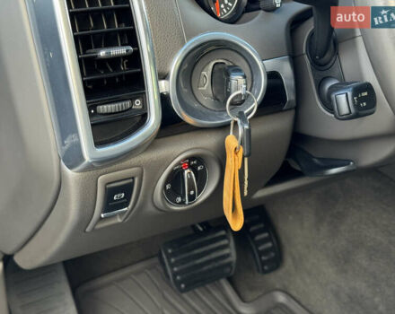 Синій Порше Cayenne, об'ємом двигуна 3 л та пробігом 153 тис. км за 34000 $, фото 23 на Automoto.ua