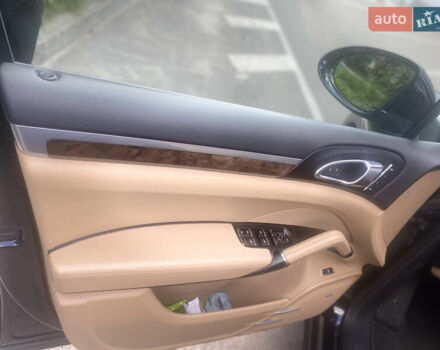 Порше Каен 2016 в Львове на Automoto.ua Синий Порше Каен, объемом двигателя 3 л и пробегом 132 тыс. км за 35500 $, фото 33 на Automoto.ua