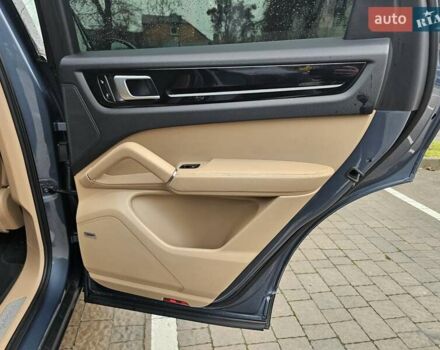 Синий Порше Каен, объемом двигателя 3 л и пробегом 100 тыс. км за 52999 $, фото 44 на Automoto.ua