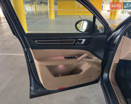 Порше Каен 2018 в Киеве на Automoto.ua Синий Порше Каен, объемом двигателя 3 л и пробегом 86 тыс. км за 51000 $, фото 11 на Automoto.ua