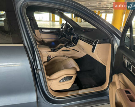 Порше Каен 2018 в Киеве на Automoto.ua Синий Порше Каен, объемом двигателя 3 л и пробегом 86 тыс. км за 51000 $, фото 12 на Automoto.ua