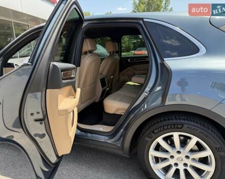 Синій Порше Cayenne, об'ємом двигуна 2.89 л та пробігом 101 тис. км за 57000 $, фото 9 на Automoto.ua