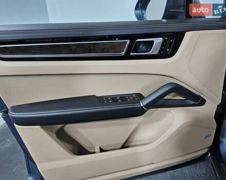 Синий Порше Каен, объемом двигателя 3 л и пробегом 82 тыс. км за 57999 $, фото 27 на Automoto.ua