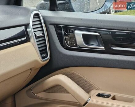 Синий Порше Каен, объемом двигателя 3 л и пробегом 100 тыс. км за 52999 $, фото 40 на Automoto.ua