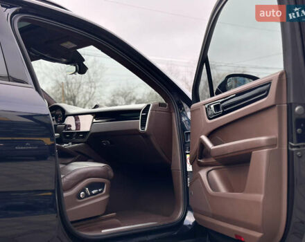 Синий Порше Каен, объемом двигателя 2.89 л и пробегом 63 тыс. км за 66500 $, фото 16 на Automoto.ua