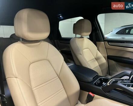 Синій Порше Cayenne, об'ємом двигуна 3 л та пробігом 45 тис. км за 78756 $, фото 48 на Automoto.ua