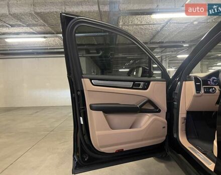 Синій Порше Cayenne, об'ємом двигуна 3 л та пробігом 45 тис. км за 78756 $, фото 32 на Automoto.ua