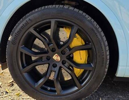 Синий Порше Каен, объемом двигателя 4 л и пробегом 51 тыс. км за 150000 $, фото 3 на Automoto.ua