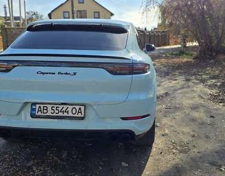 Синий Порше Каен, объемом двигателя 4 л и пробегом 51 тыс. км за 150000 $, фото 2 на Automoto.ua