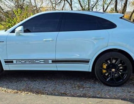 Синий Порше Каен, объемом двигателя 4 л и пробегом 51 тыс. км за 150000 $, фото 5 на Automoto.ua