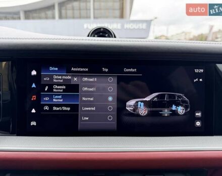 Порше Каен 2023 в Киеве на Automoto.ua Синий Порше Каен, объемом двигателя 3 л и пробегом 18 тыс. км за 99999 $, фото 32 на Automoto.ua