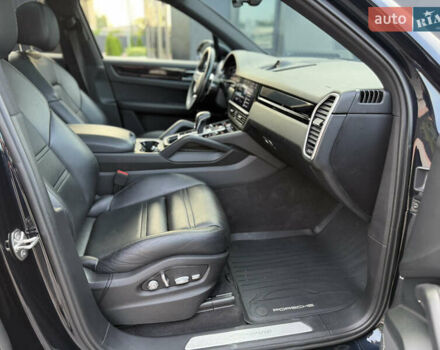 Зелений Порше Cayenne, об'ємом двигуна 3 л та пробігом 83 тис. км за 47700 $, фото 9 на Automoto.ua