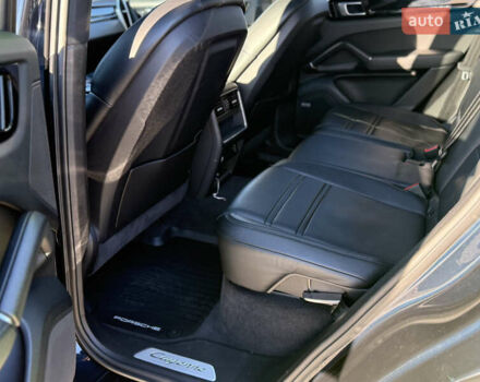 Зелений Порше Cayenne, об'ємом двигуна 3 л та пробігом 83 тис. км за 47700 $, фото 16 на Automoto.ua