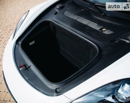 Белый Порше Кайман, объемом двигателя 2 л и пробегом 7 тыс. км за 54400 $, фото 21 на Automoto.ua