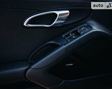 Белый Порше Кайман, объемом двигателя 2 л и пробегом 7 тыс. км за 54400 $, фото 6 на Automoto.ua