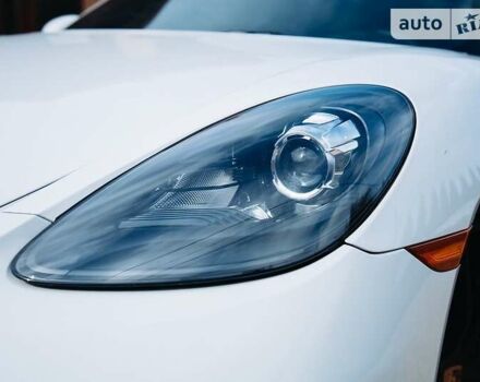 Белый Порше Кайман, объемом двигателя 2 л и пробегом 7 тыс. км за 54400 $, фото 13 на Automoto.ua