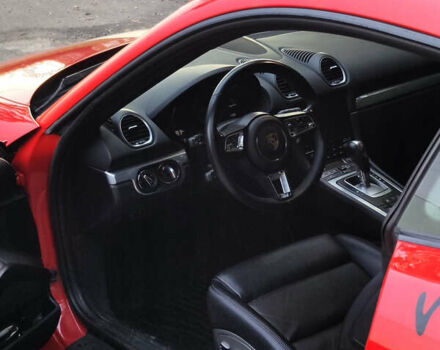 Порше Кайман 2017 в Луцке на Automoto.ua Красный Порше Кайман, объемом двигателя 2 л и пробегом 80 тыс. км за 57500 $, фото 6 на Automoto.ua