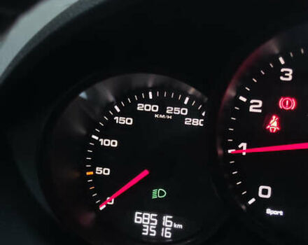 Порше Кайман 2017 в Луцке на Automoto.ua Красный Порше Кайман, объемом двигателя 2 л и пробегом 80 тыс. км за 57500 $, фото 7 на Automoto.ua