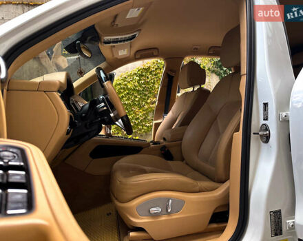 Белый Порше Масан, объемом двигателя 3 л и пробегом 260 тыс. км за 21999 $, фото 8 на Automoto.ua