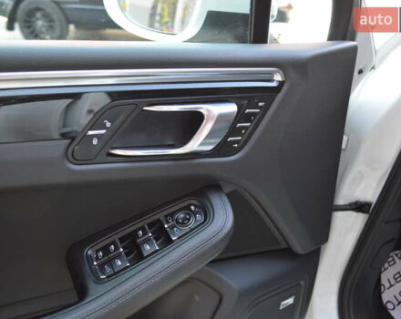 Белый Порше Масан, объемом двигателя 3 л и пробегом 88 тыс. км за 31900 $, фото 16 на Automoto.ua