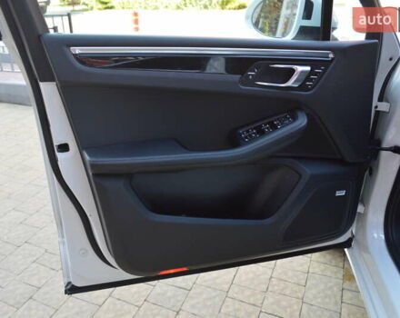 Белый Порше Масан, объемом двигателя 3 л и пробегом 88 тыс. км за 31900 $, фото 15 на Automoto.ua