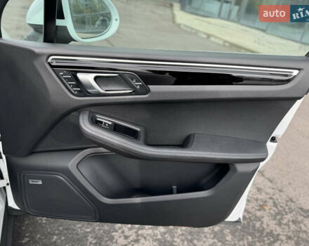 Белый Порше Масан, объемом двигателя 3 л и пробегом 130 тыс. км за 35500 $, фото 57 на Automoto.ua