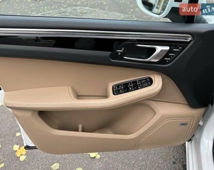 Белый Порше Масан, объемом двигателя 3 л и пробегом 73 тыс. км за 43500 $, фото 23 на Automoto.ua